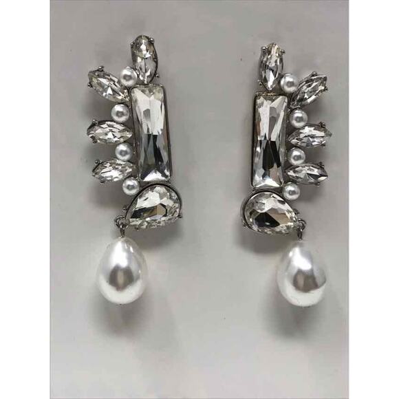 Style Plus Boutique Clear Earrings - Picture 2 of 4